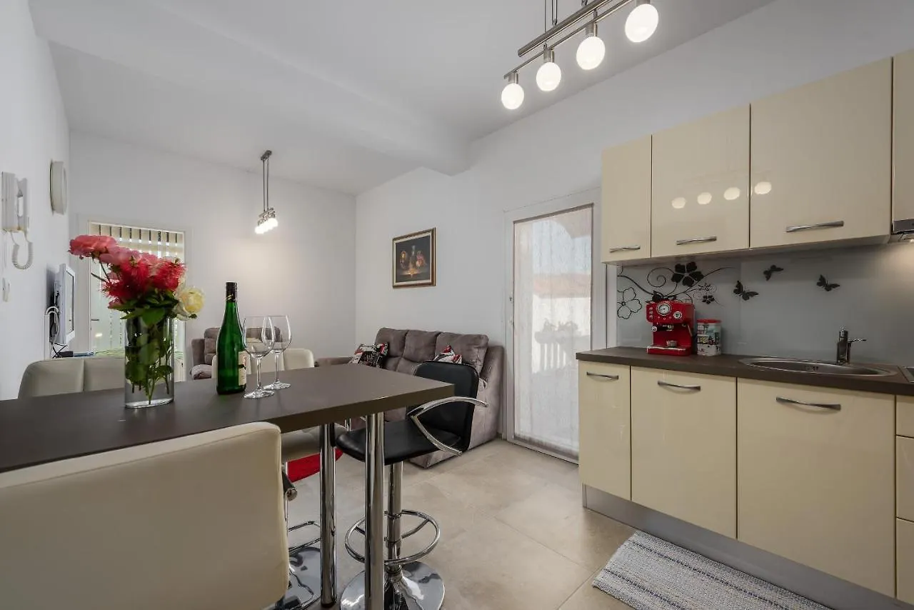 Apartment Vedran With Pool, Near Porec Kukci Kroatië