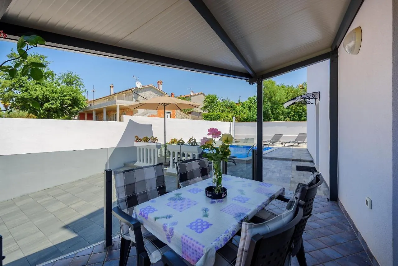 Apartment Vedran With Pool, Near Porec Kukci