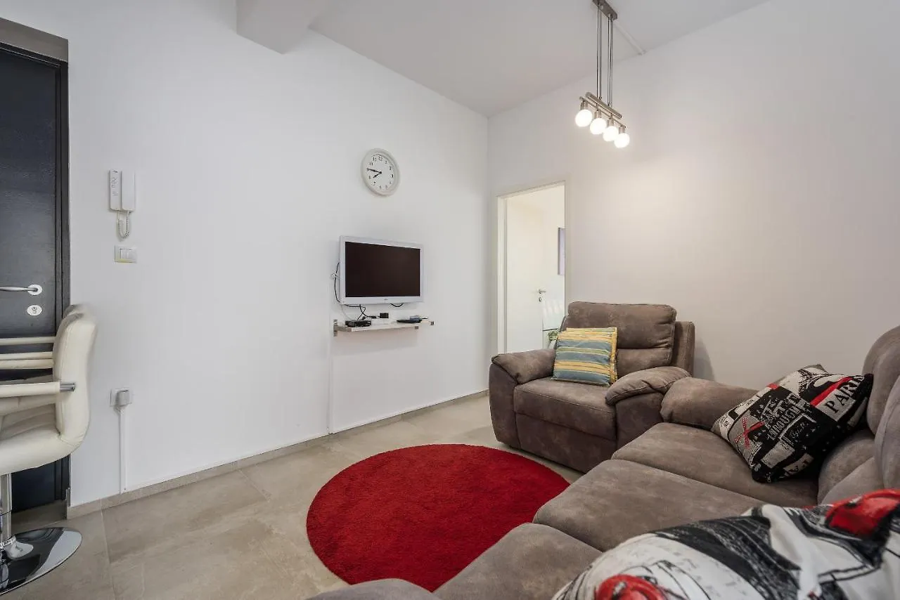 Apartment Vedran With Pool, Near Porec Kukci
