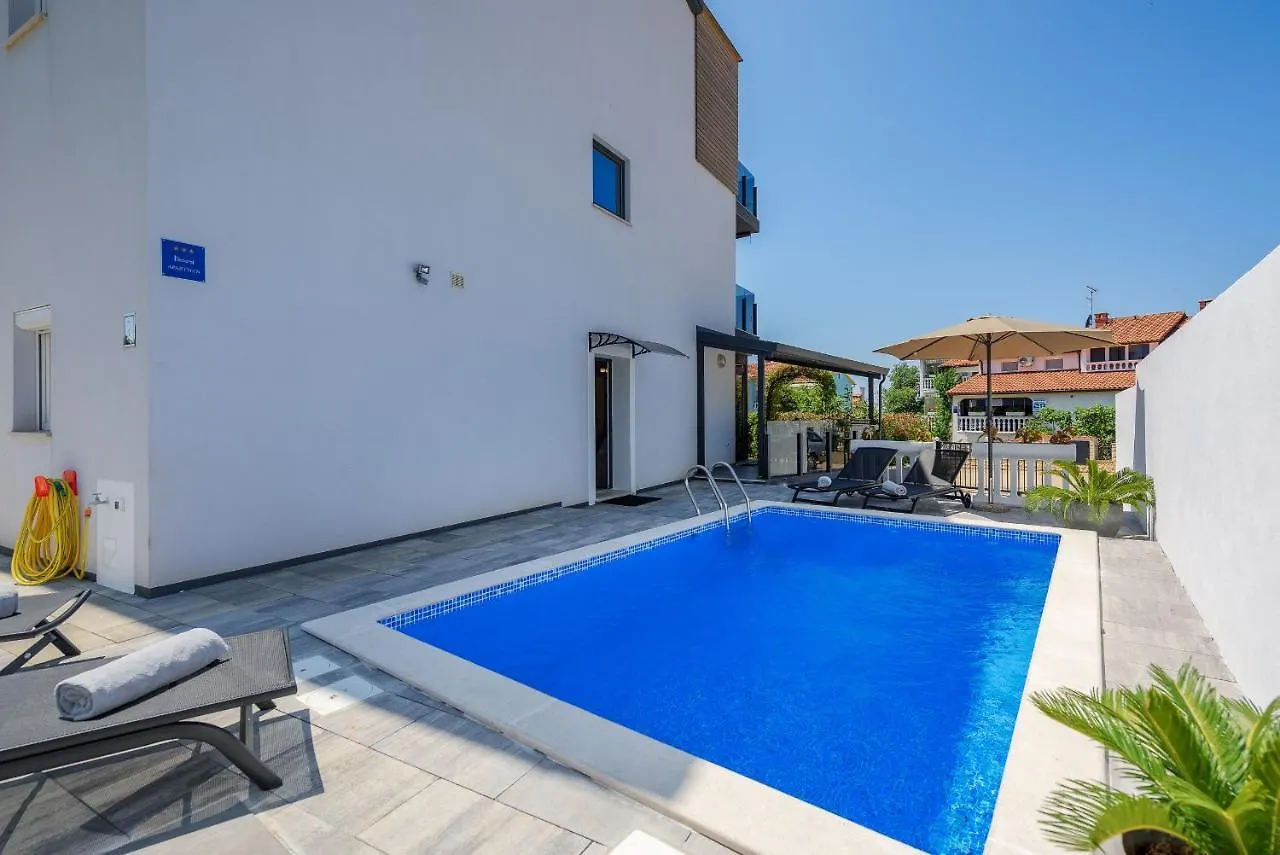 Apartment Vedran With Pool, Near Porec Kukci
