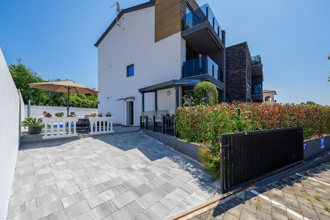 Apartment Vedran With Pool, Near Porec Kukci Kroatië