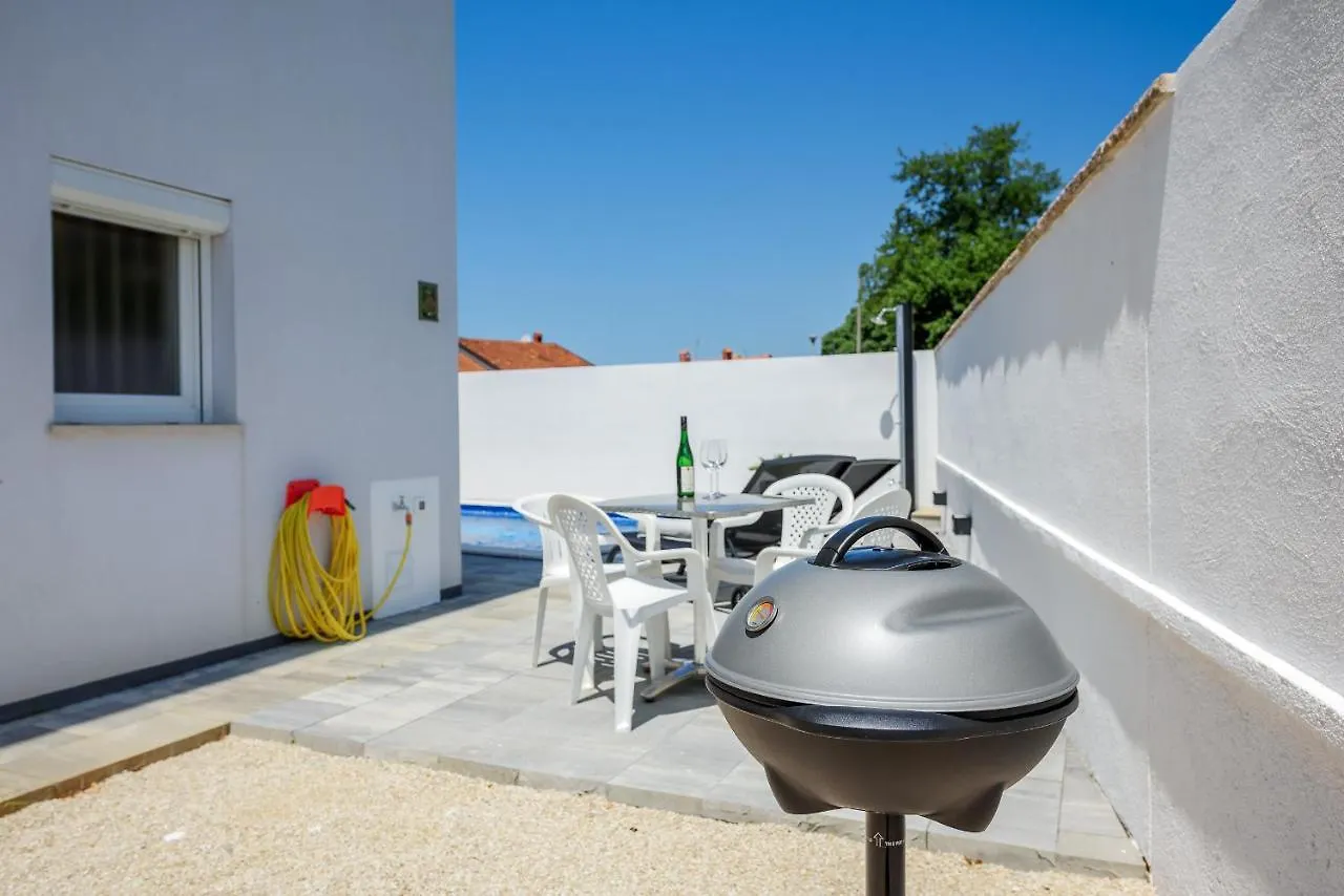 Apartment Vedran With Pool, Near Porec Kukci 0*,