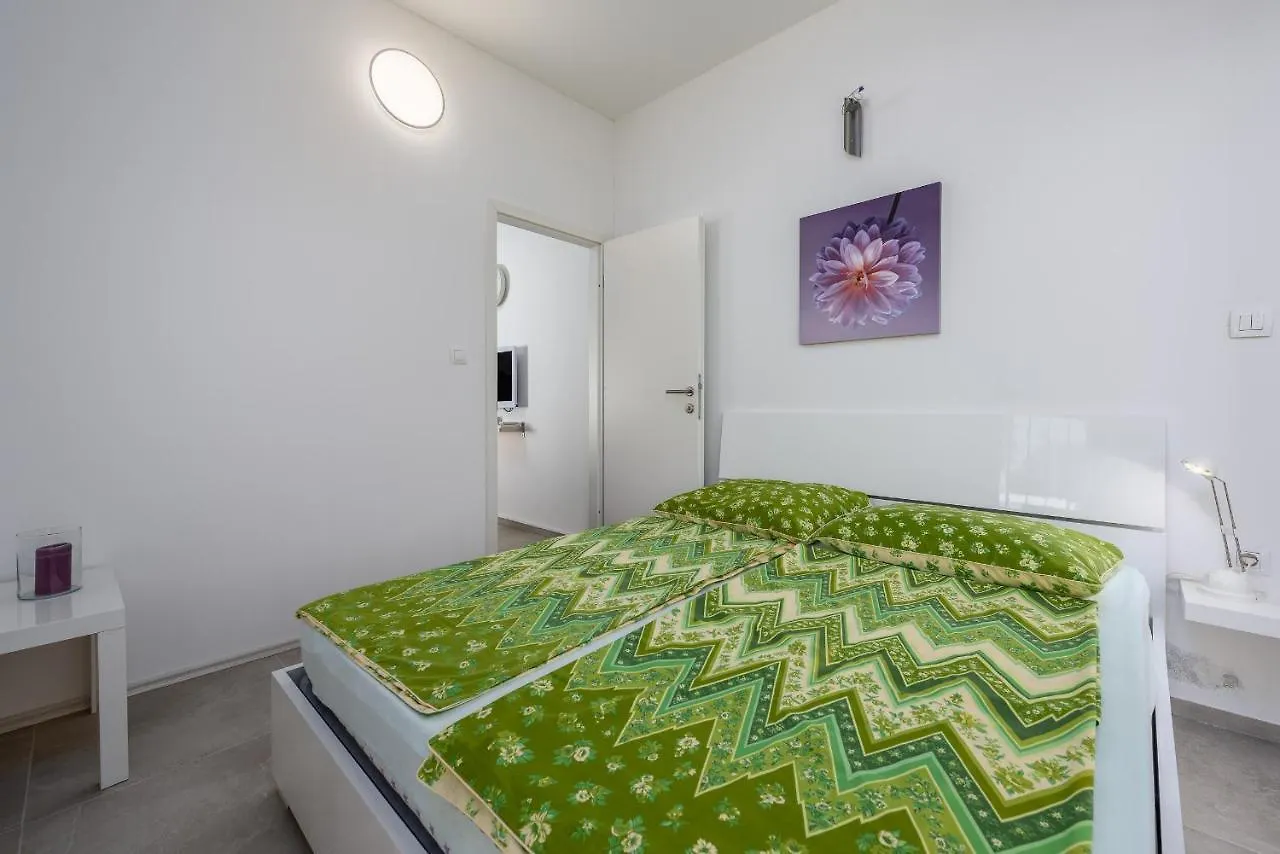 Apartment Vedran With Pool, Near Porec Kukci