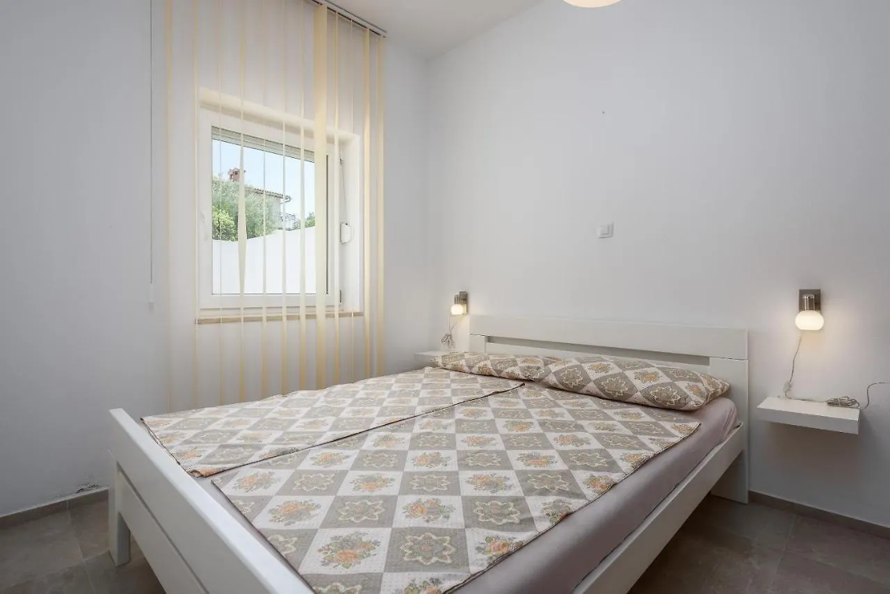 Apartment Vedran With Pool, Near Porec Kukci