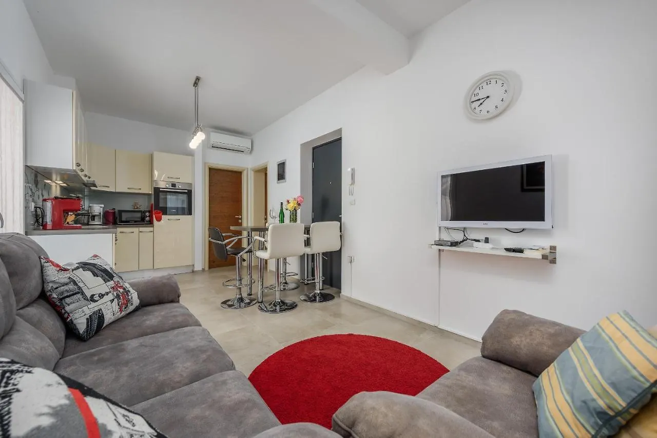 Apartment Vedran With Pool, Near Porec Kukci 0*,  Horvátország