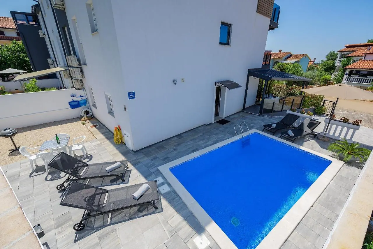 Apartment Vedran With Pool, Near Porec Kukci
