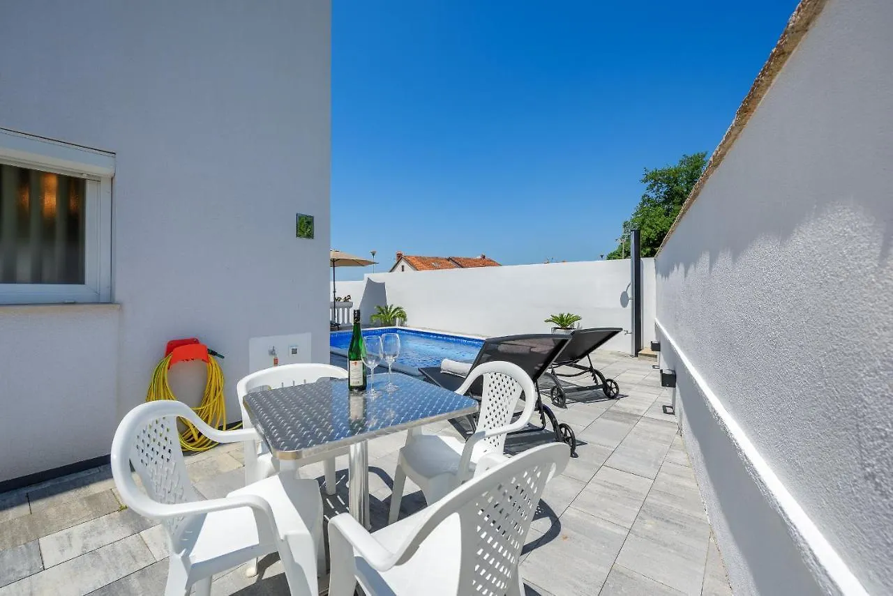 Apartment Vedran With Pool, Near Porec Kukci