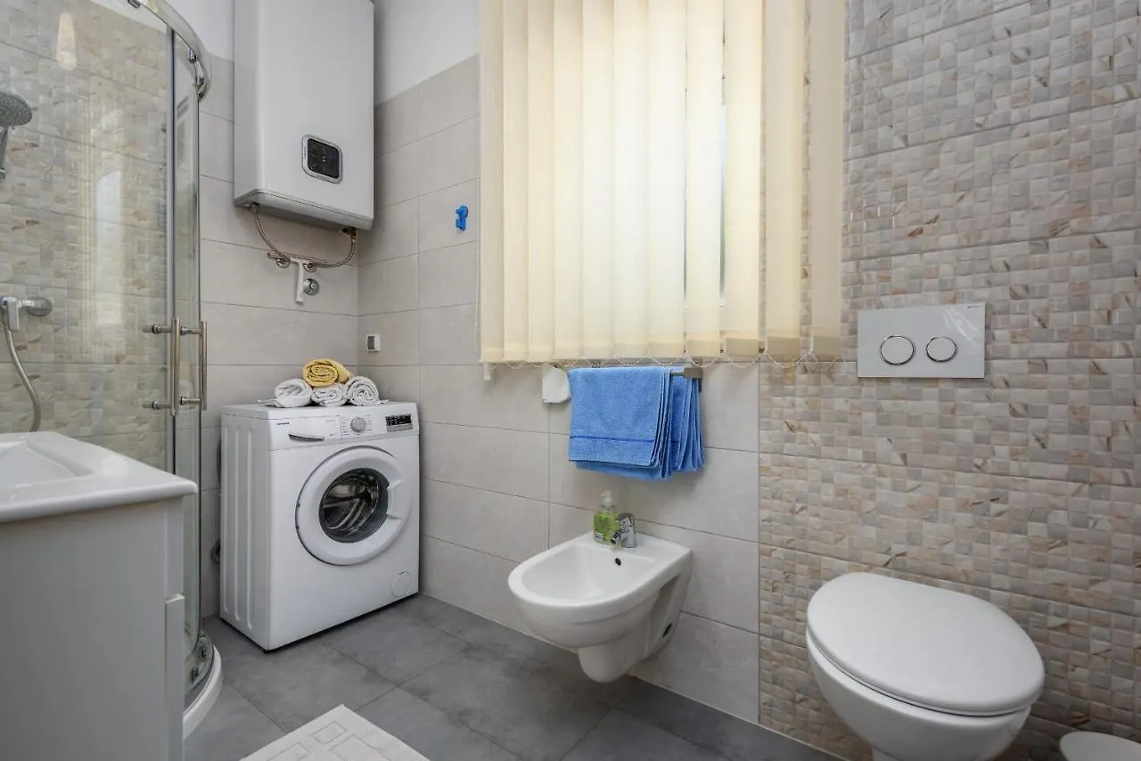 Apartment Vedran With Pool, Near Porec Kukci